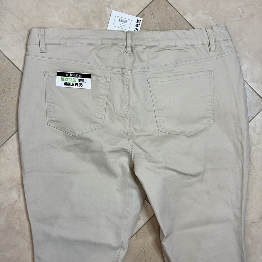 ⭐️ NWT- d.jeans recycled twill oatmeal cropped pants- size 20W - Picture 8 of 8
